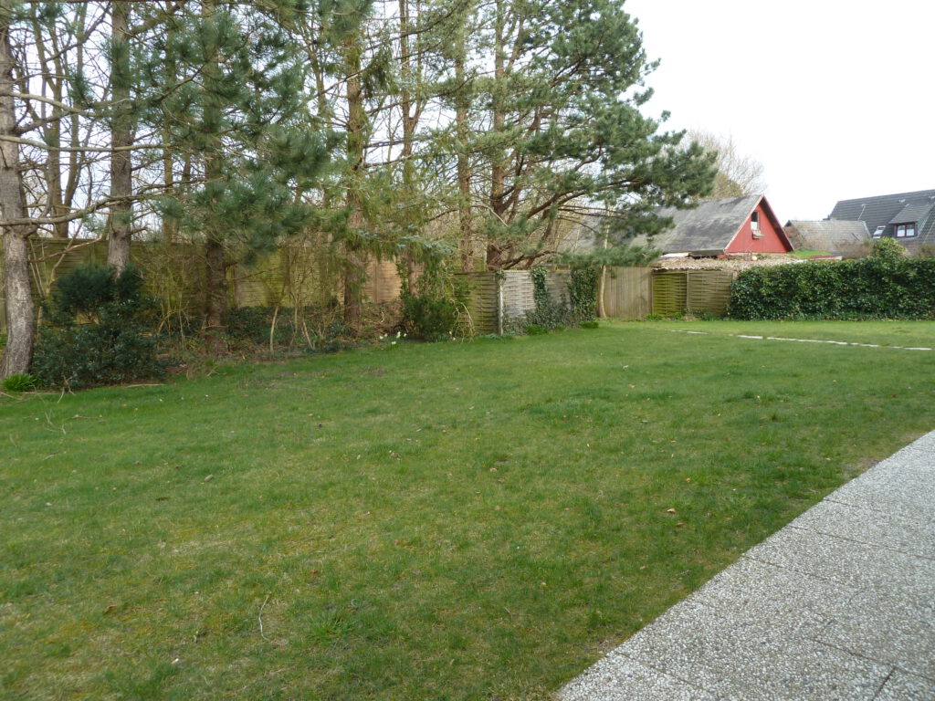 Garten hinter dem Ferienhaus Back